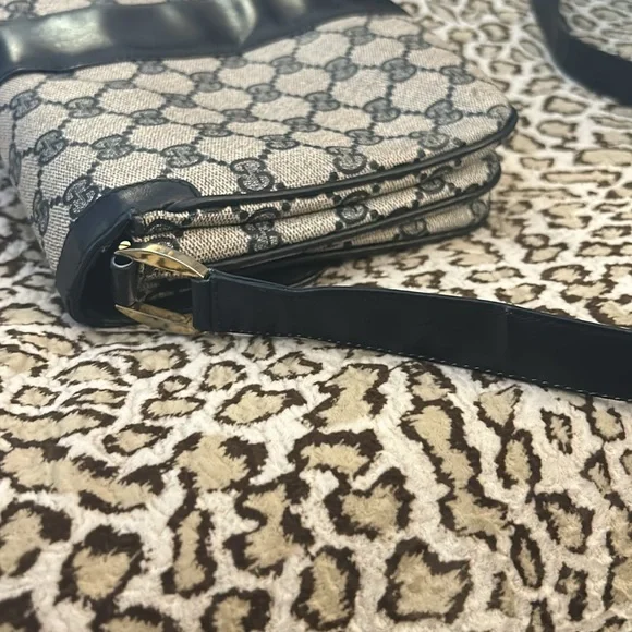 Vintage Gucci is excellent condition - Picture 8 of 13